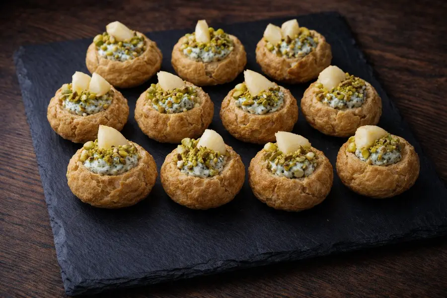 Профитроль с муссом блючиз